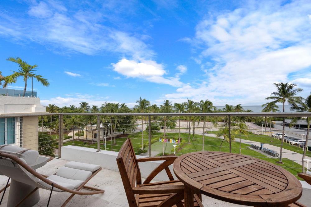 OCEAN VIEW ONE BEDROOM WITH BALCONY interior