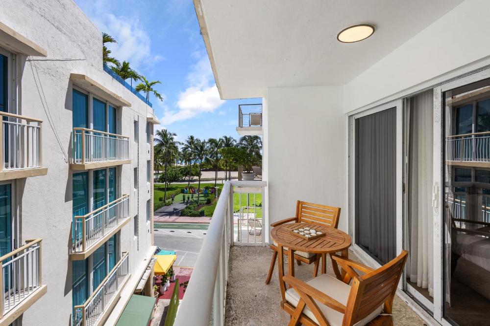 TWO  BEDROOM WITH BALCONY interior